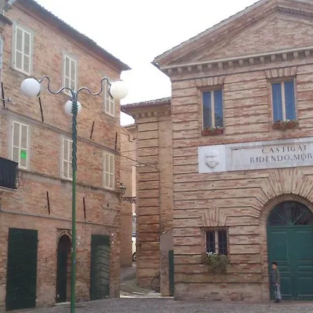 Largo Del Teatro * Porto San Giorgio